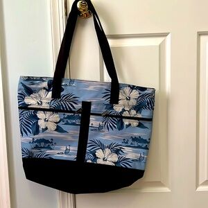 Beach bag sturdy. Never used